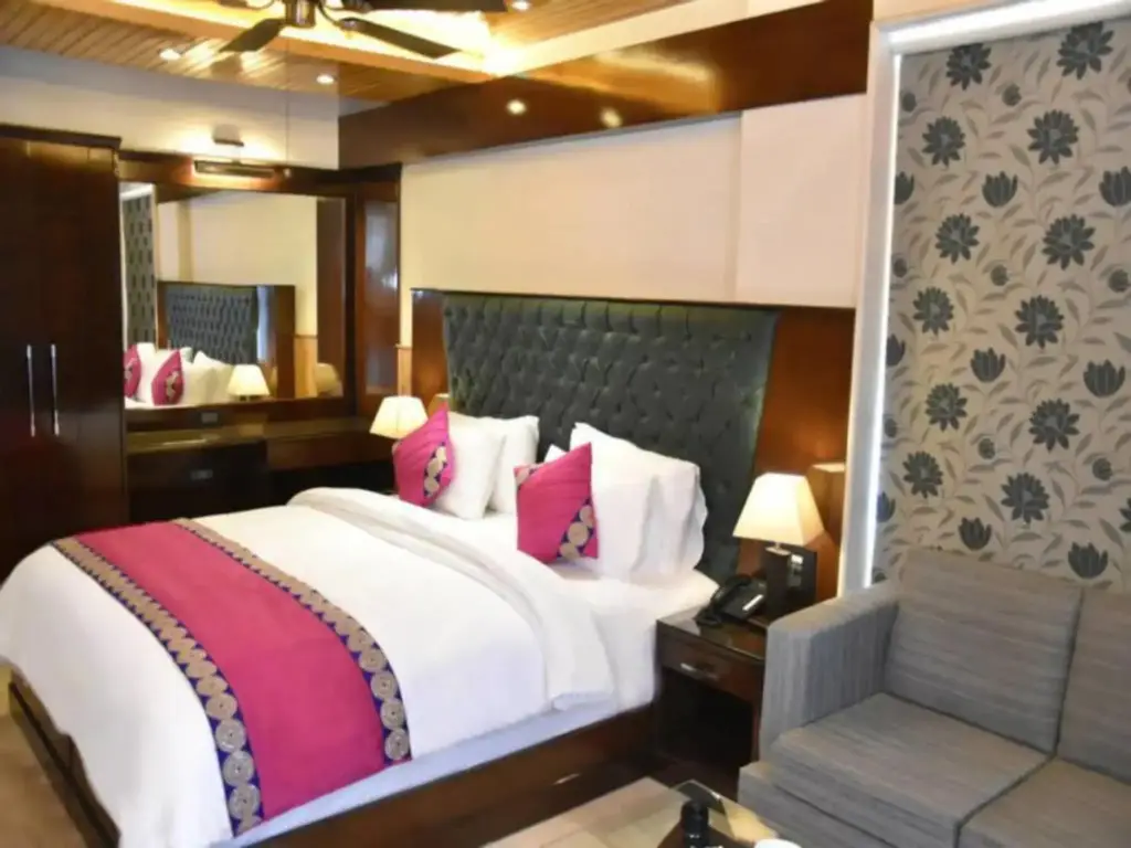 Нью-Дели: Hotel Wood Castle Grand