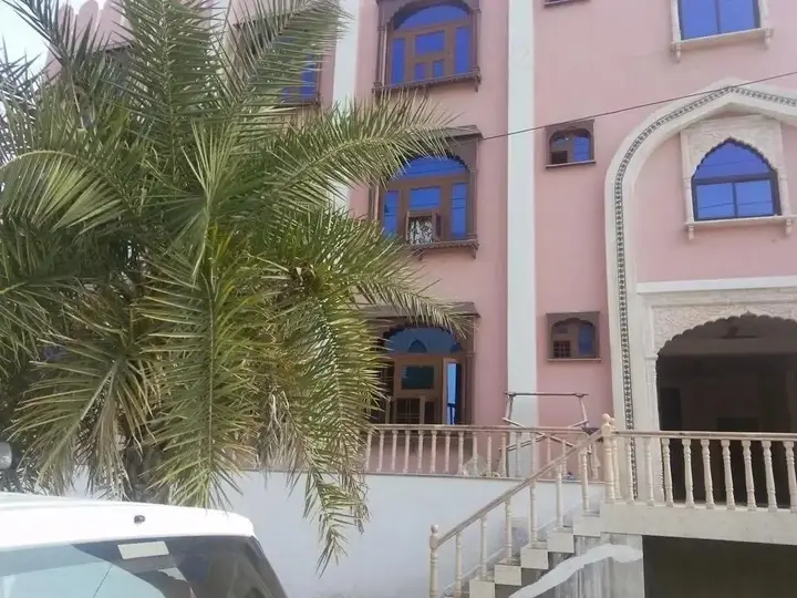 Кукас: Pink Palace Guest House