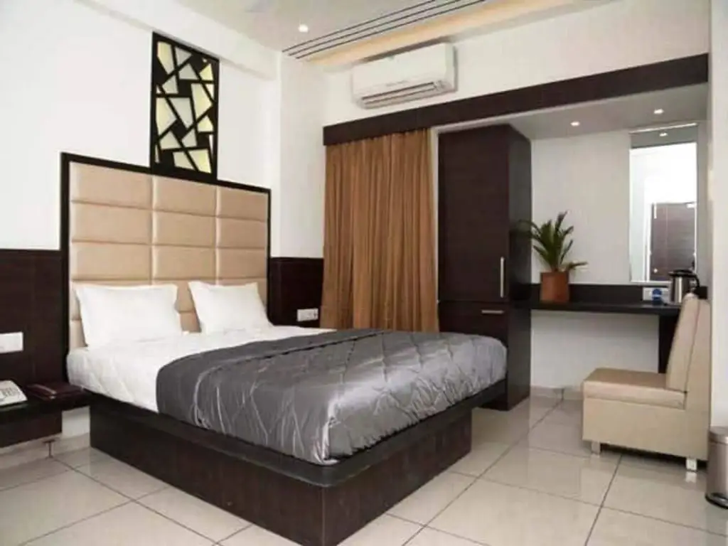 Бхаруч: Hotel apple Inn Bharuch