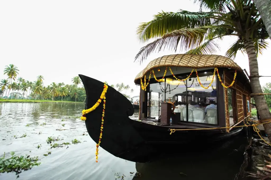 Аллеппи: Ben's Houseboats