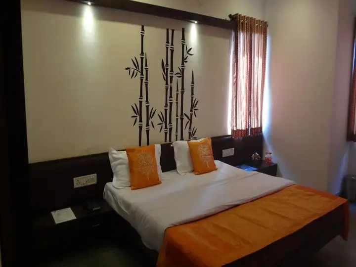 Дабок: SNP House Airport Hotel & Restaurant