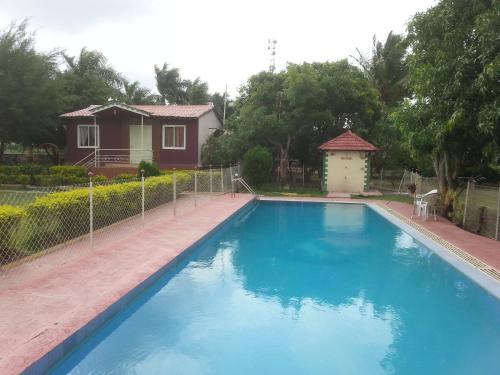Нашик: Naturals Resort Devlali