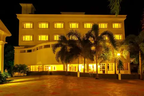 Camelot Hotel — фото 1