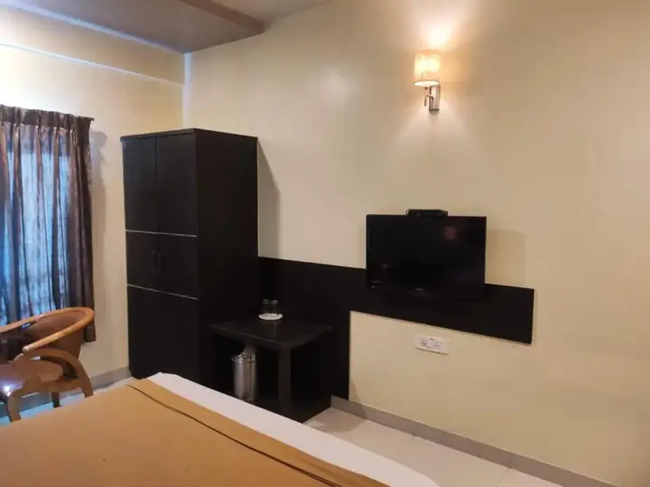 Солапур: Hotel Vaishnavi