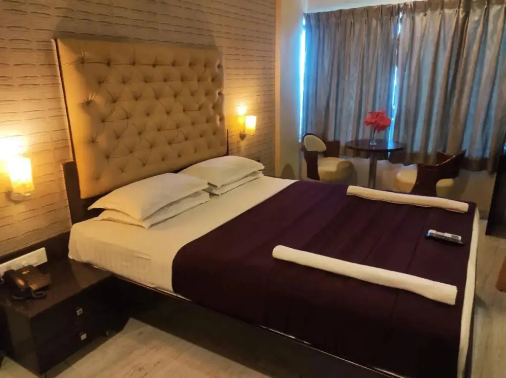 Солапур: Hotel Vaishnavi