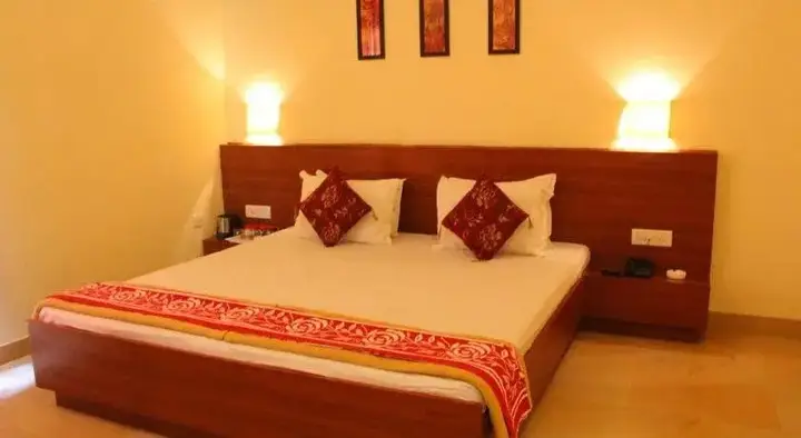 Хошиарпур: Hotel Garden Court