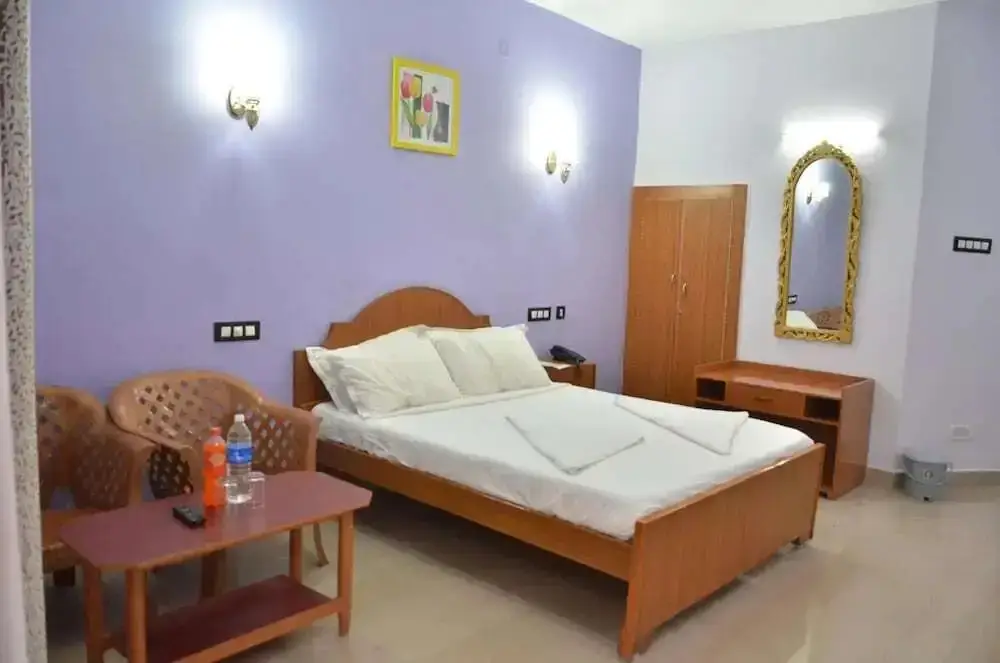Салем: La Flora Paradise Residency