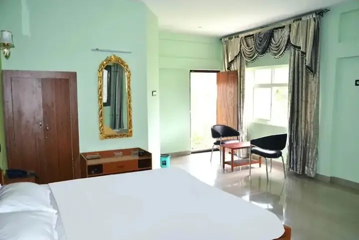 Салем: La Flora Paradise Residency