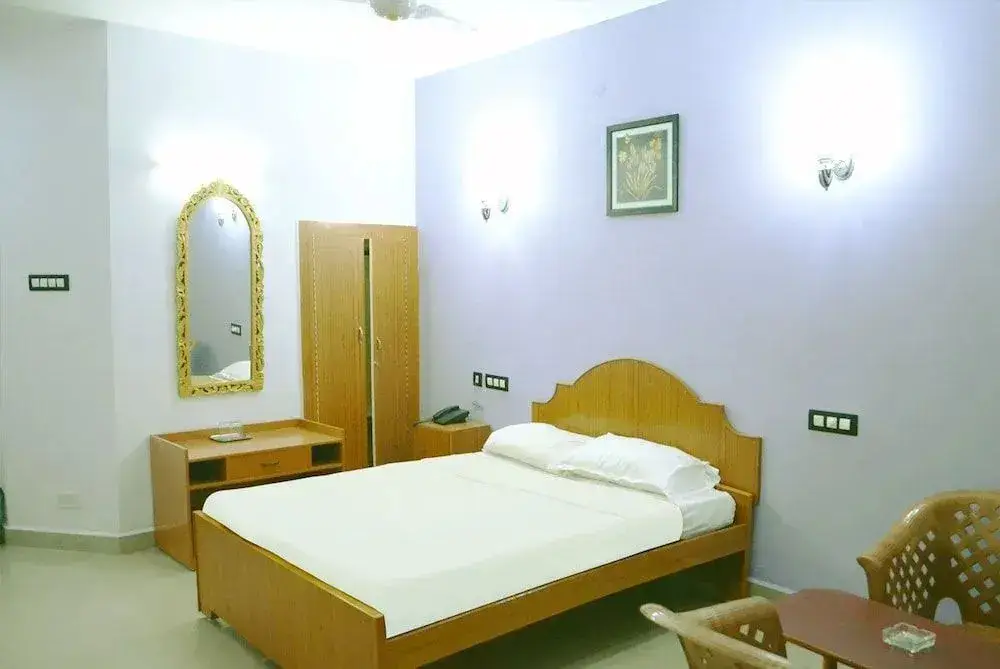 Салем: La Flora Paradise Residency