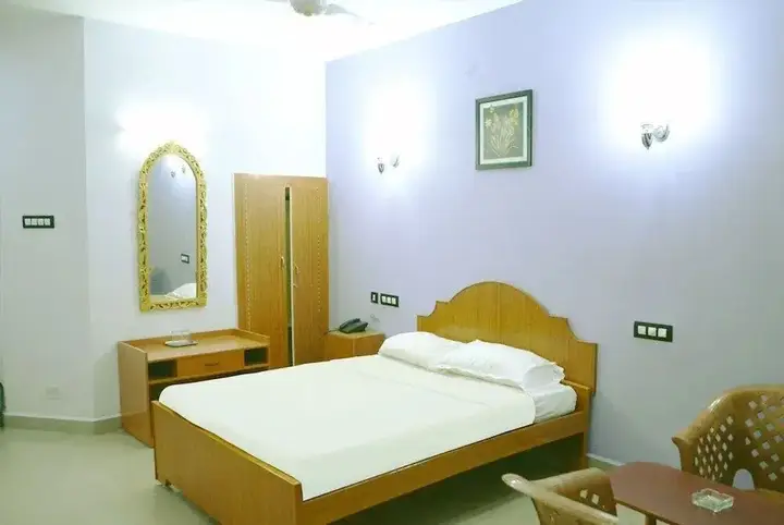 Салем: La Flora Paradise Residency