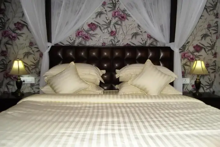 Ути: Two Seas Residence