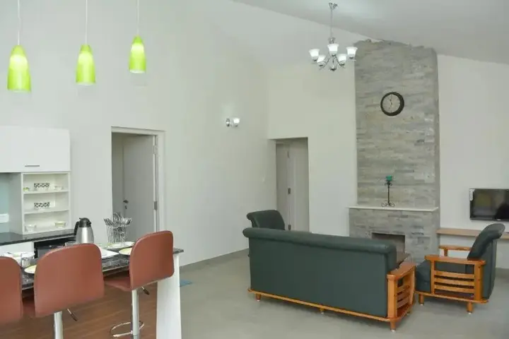 Ути: Two Seas Residence