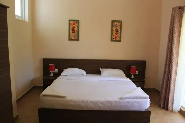 Ути: Two Seas Residence