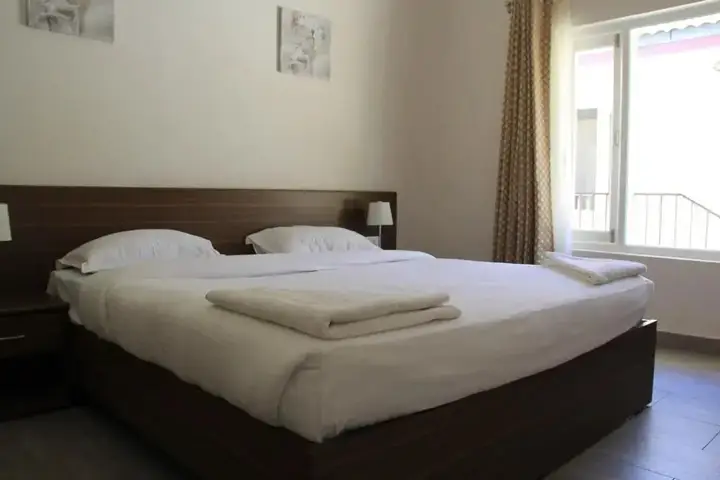 Ути: Two Seas Residence