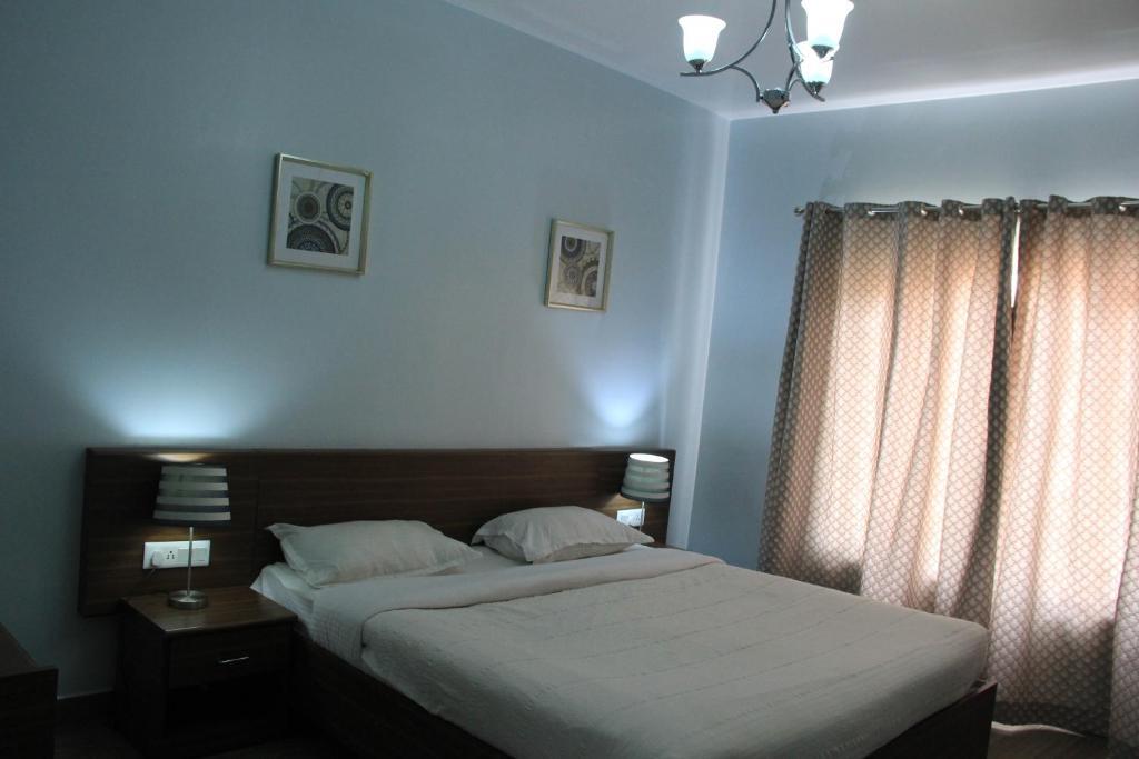 Ути: Two Seas Residence