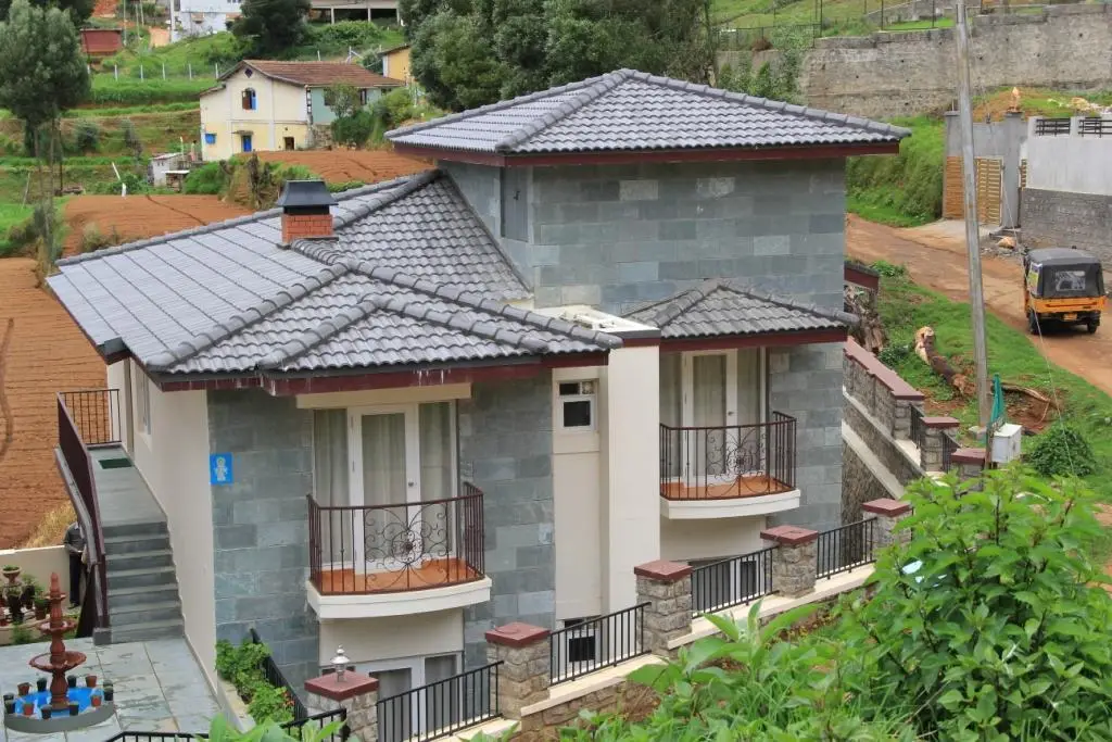 Ути: Two Seas Residence