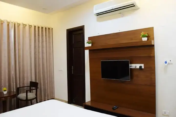 Гуруграм: When In Gurgaon - Service Apartments near Medanta Medicity