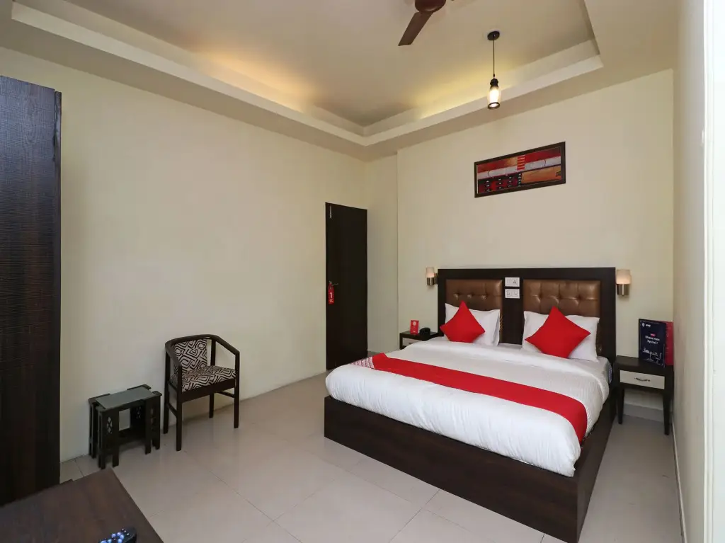 Гуруграм: Hotel Vaishnoi Inn