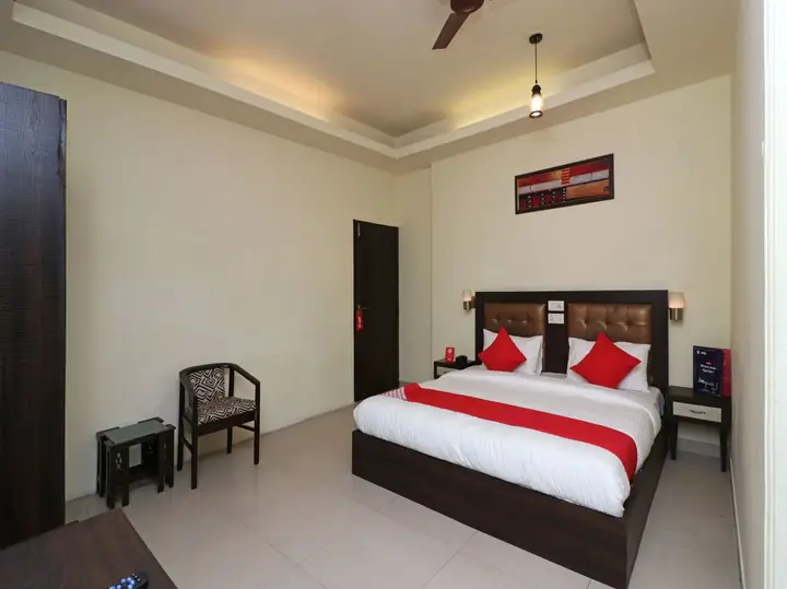 Гуруграм: Hotel Vaishnoi Inn