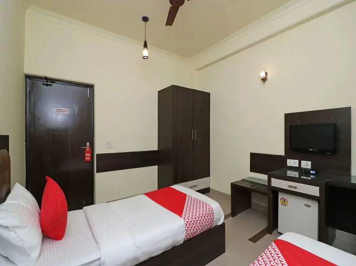 Гуруграм: Hotel Vaishnoi Inn
