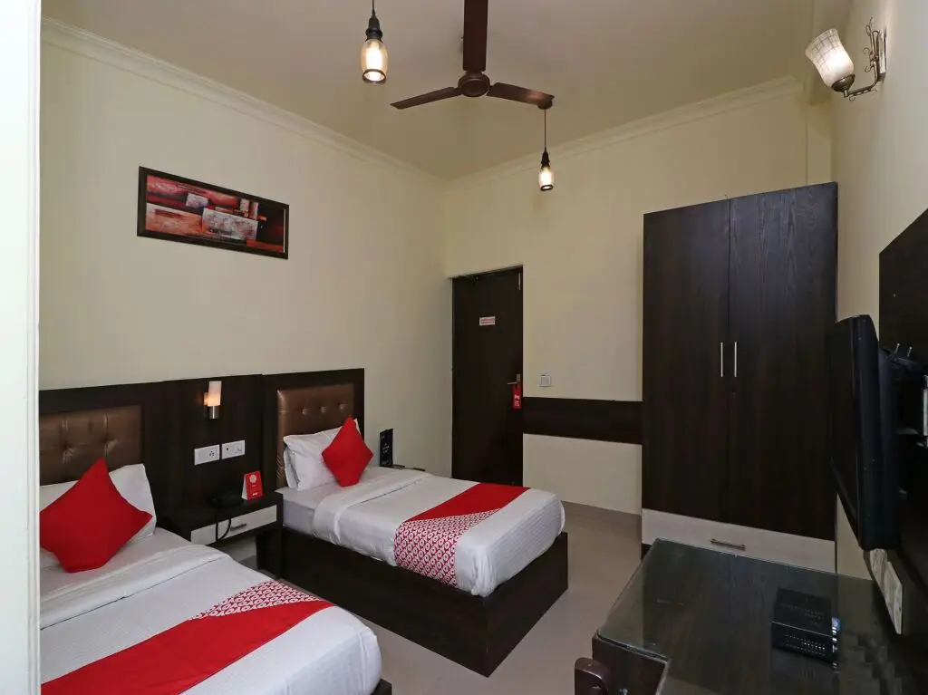 Гуруграм: Hotel Vaishnoi Inn