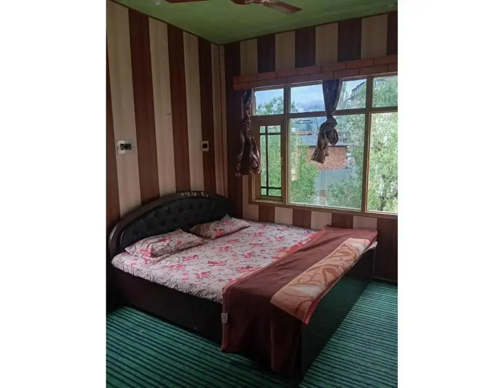 Шринагар: Hotel Al Azizia