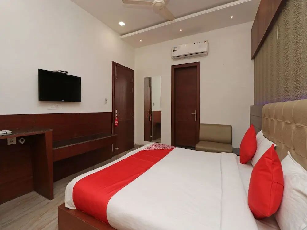 Матхура: Capital O 2594 Hotel Kanchan Residency