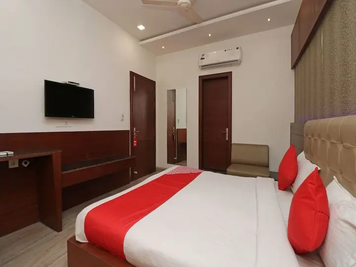 Матхура: Capital O 2594 Hotel Kanchan Residency