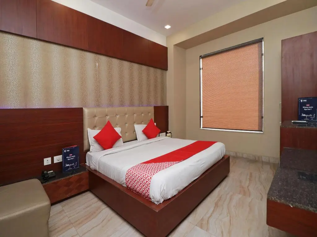 Матхура: Capital O 2594 Hotel Kanchan Residency