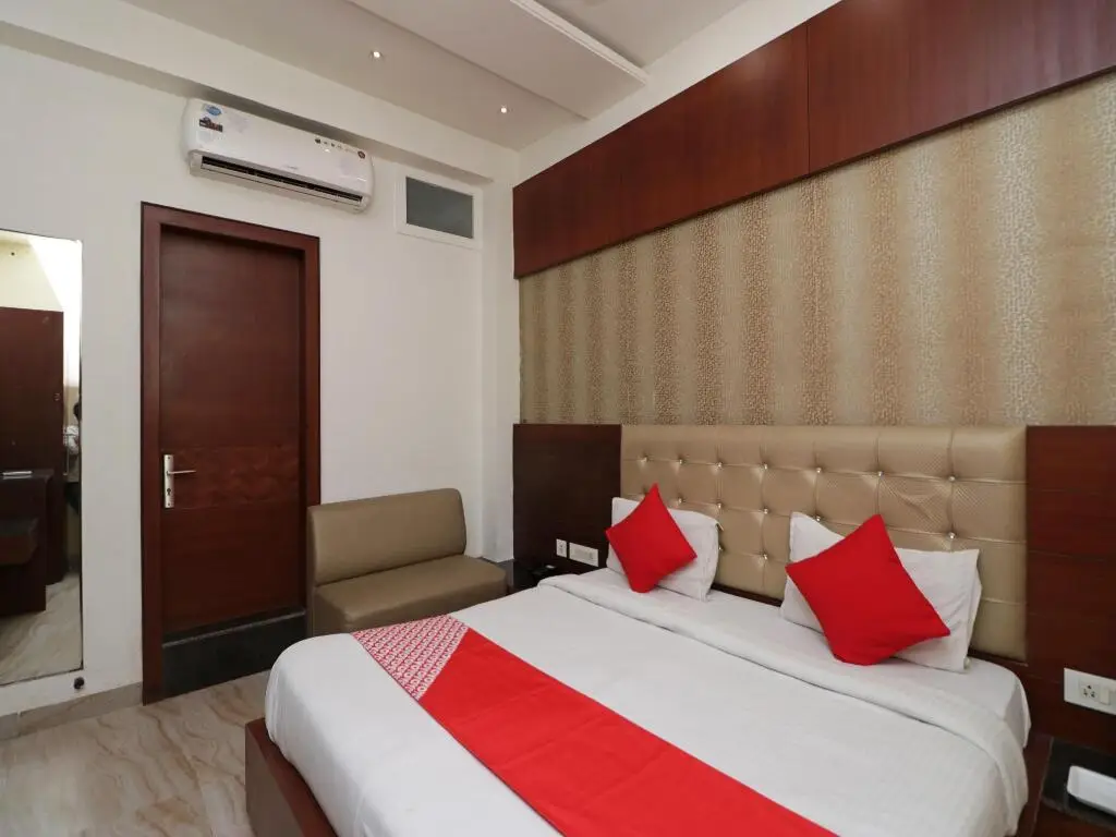 Матхура: Capital O 2594 Hotel Kanchan Residency