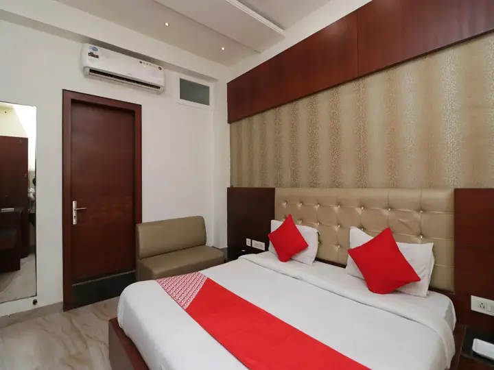 Матхура: Capital O 2594 Hotel Kanchan Residency