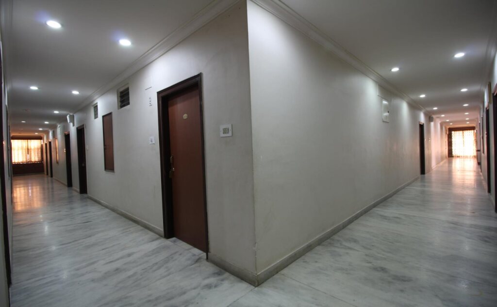 Hotel Kadamba Comforts — фото 1
