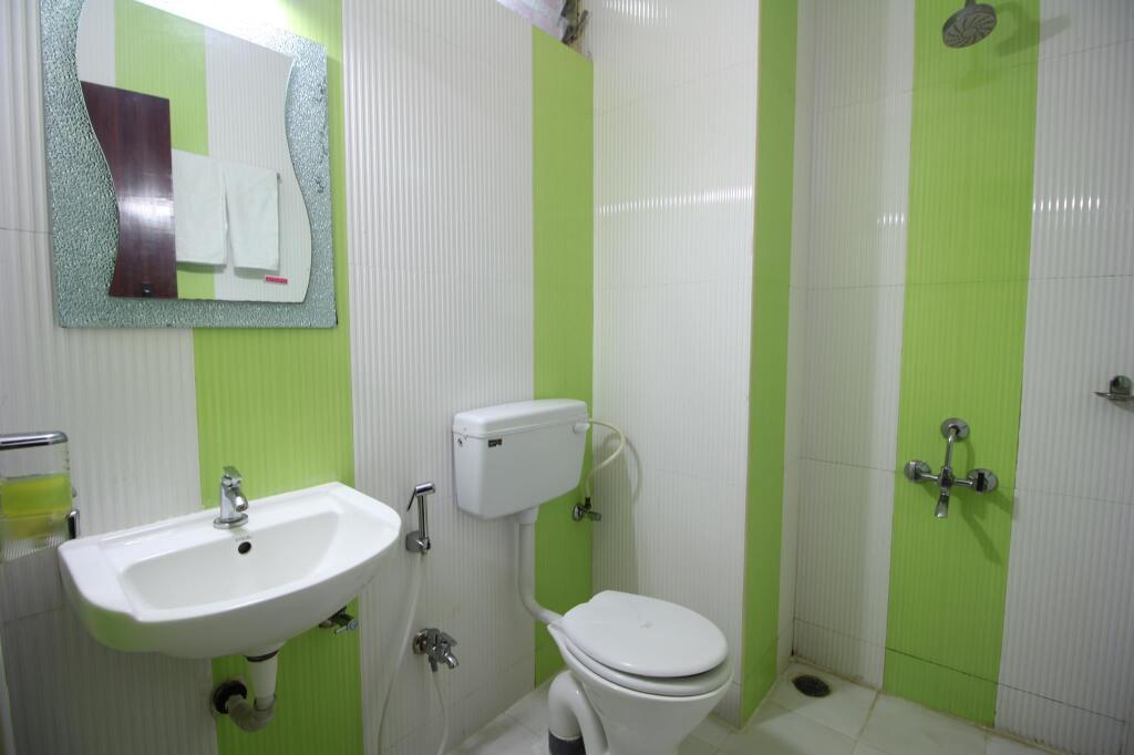 Алюр: Hotel Kadamba Comforts