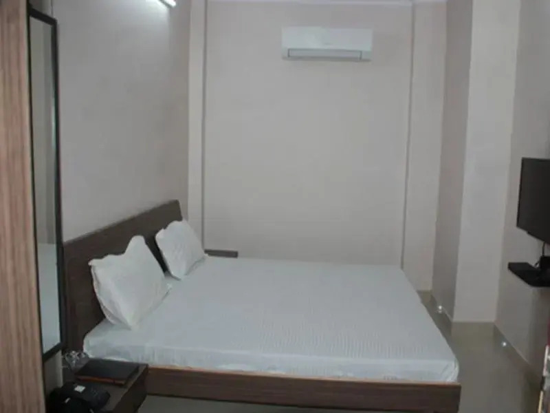 Ханзи: Hotel Shadaab Inn