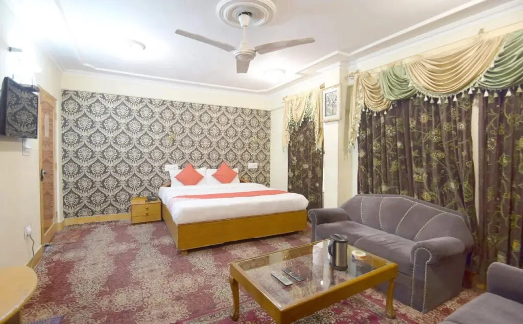 Шринагар: OYO 4694 Hotel City Plaza