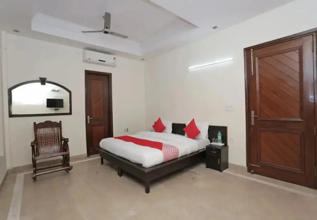 Нойда: OYO Rooms Noida City Centre 208