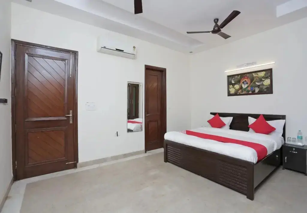 Нойда: OYO Rooms Noida City Centre 208