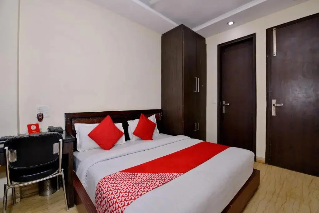 Нью-Дели: Hotel Lotus B&B By OYO Rooms