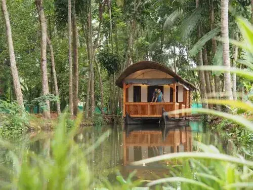 Аллеппи: Canoe Ville