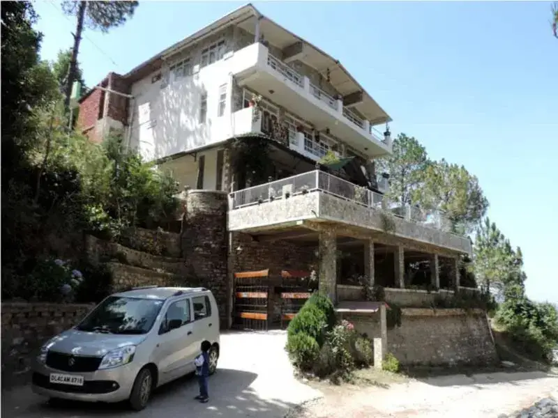 Наинитал: Club-10 Pine Lodge