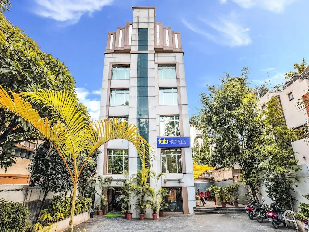 FabHotel Lakme Executive FC Road — фото 1
