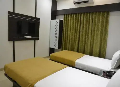 Бхаруч: Hotel Corona