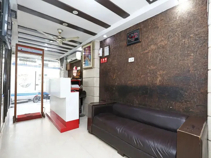 Канпур: OYO Premium Swaroop Nagar