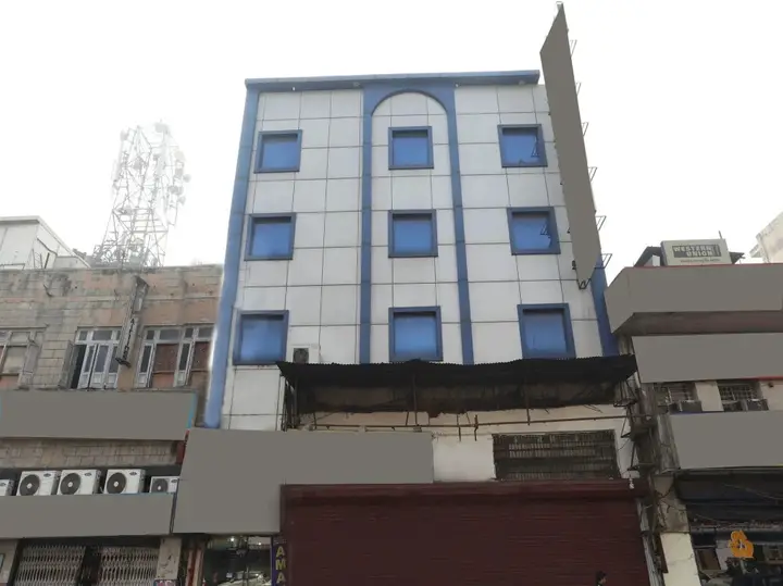 Канпур: OYO Premium Swaroop Nagar