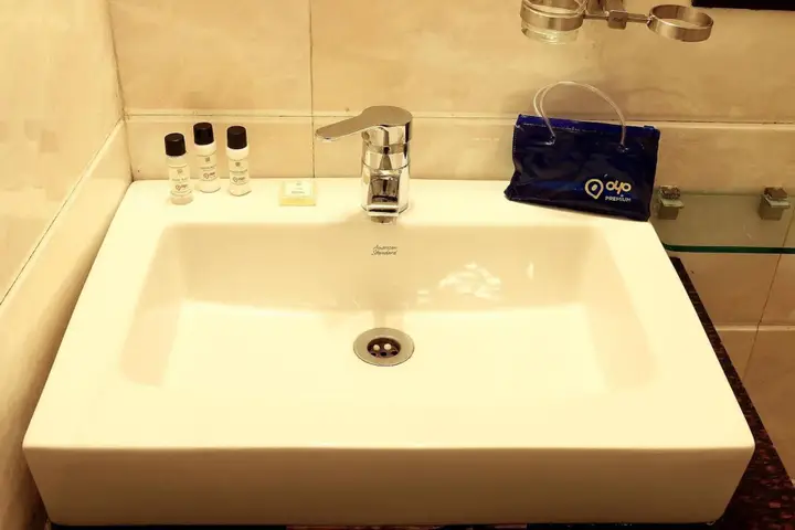 Колката: OYO Premium New Alipore South Kolkata