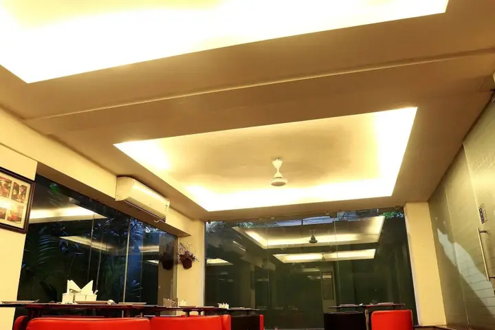 Колката: OYO Premium New Alipore South Kolkata
