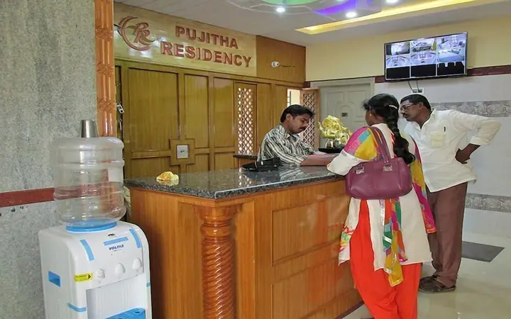 Тирупати: Pujitha Residency