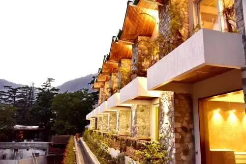 Наинитал: Season Hotel