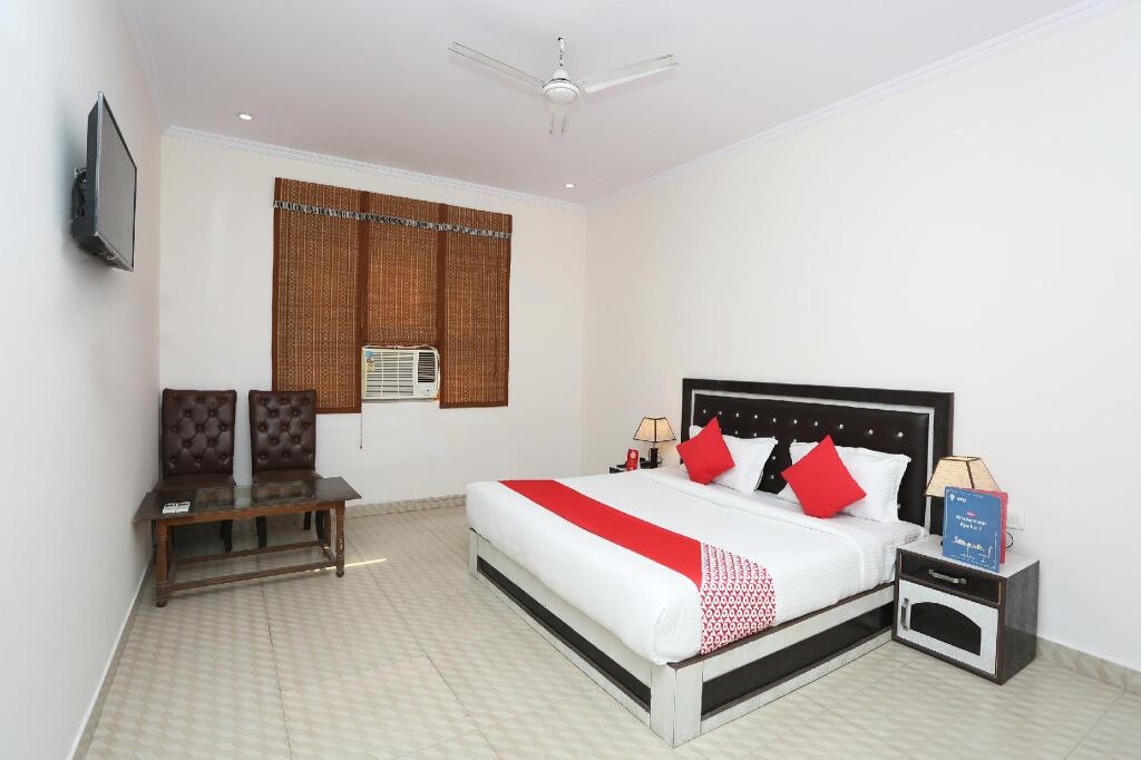 Газиабад: OYO 30107 Hotel Black Stone