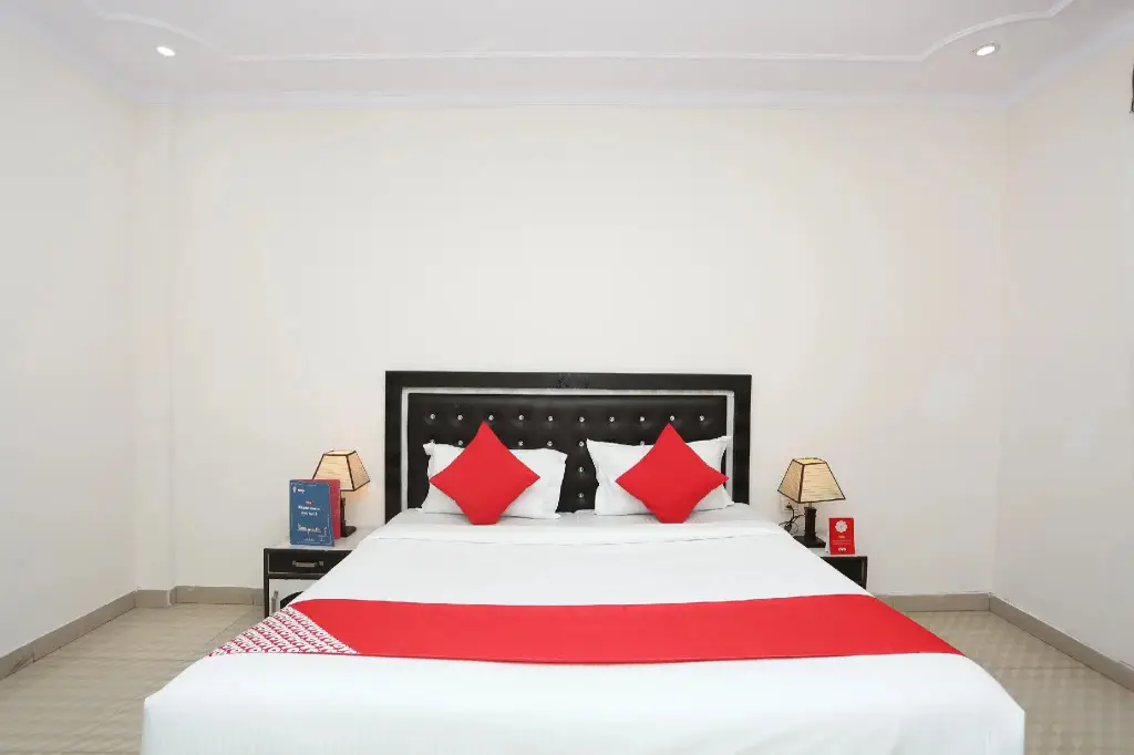 Газиабад: OYO 30107 Hotel Black Stone